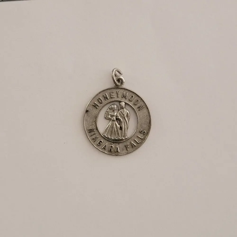 Womens Watch Silver Dial Silver Case Round Charm Honeymoon Niagara Falls